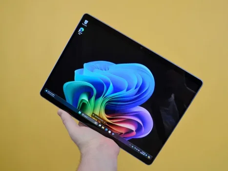 مقایسه سرفیس لپ تاپ استودیو ۲ با سرفیس پرو ۱۱